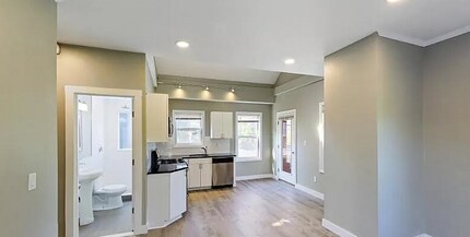 17 Ashley St, Unit 3 in Boston, MA - Foto de edificio - Building Photo