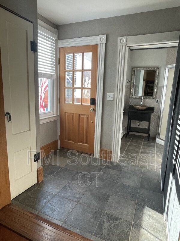 26 Academy Ln in Groton, CT - Building Photo - Building Photo