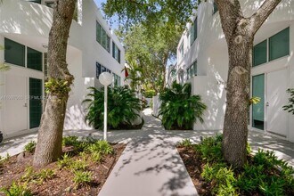 3272 Virginia St in Miami, FL - Building Photo - Building Photo