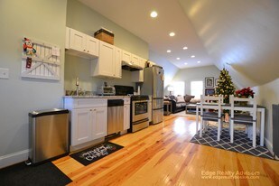 315 Warren St, Unit 3 in Waltham, MA - Building Photo