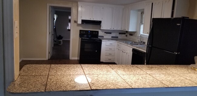 1117 E Nettie Ave in Kingsville, TX - Foto de edificio - Building Photo