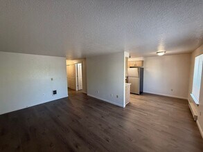 900 Bryan Ct in Silverton, OR - Building Photo - Building Photo