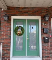 42 W 17th St in Bayonne, NJ - Building Photo