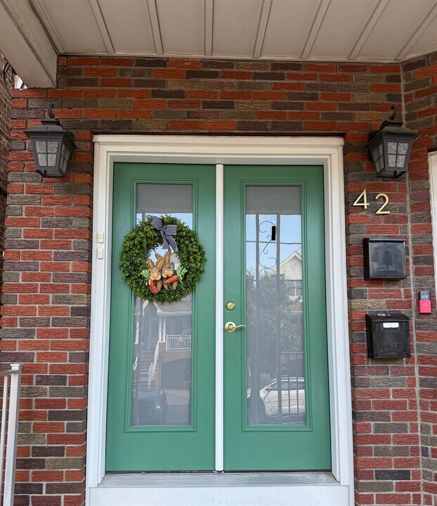 42 W 17th St in Bayonne, NJ - Building Photo