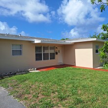 455 Bayberry Dr in West Palm Beach, FL - Building Photo - Building Photo