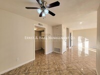 10056 Aspen Cir in Santa Fe Springs, CA - Building Photo - Building Photo