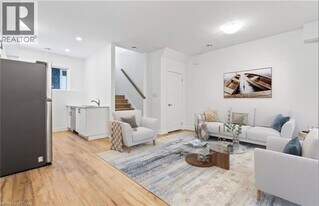 781 Clare Ave in Welland, ON - Building Photo