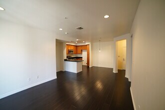 360 W Avenue 26, Unit 226 in Los Angeles, CA - Foto de edificio - Building Photo