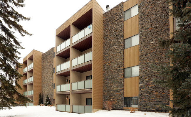 Fountaine Bleue Apartments in Edmonton, AB - Building Photo - Building Photo