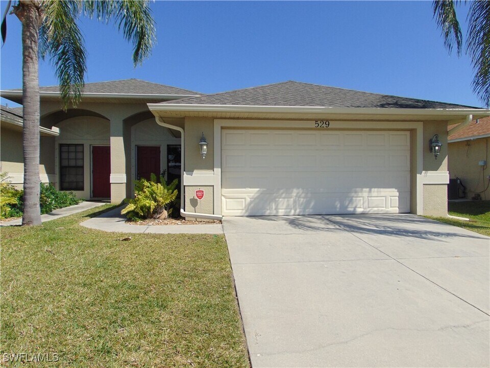 529 SE Van Loon Terrace in Cape Coral, FL - Building Photo