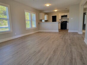 801 S Travis Ave in Cleveland, TX - Building Photo - Building Photo