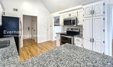 928 SE 12 Terrace in Lee's Summit, MO - Building Photo - Building Photo