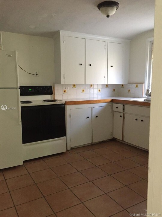 2430 SW 25th Terrace-Unit -FRONT in Miami, FL - Building Photo