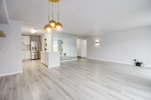 1055 River Rd, Unit 803 in Edgewater, NJ - Building Photo