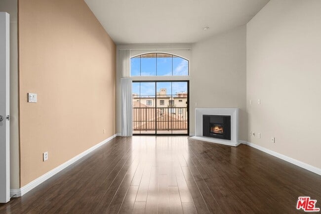 10275 Missouri Ave in Los Angeles, CA - Building Photo - Building Photo