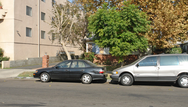 14125 Sylvan St in Van Nuys, CA - Building Photo - Building Photo