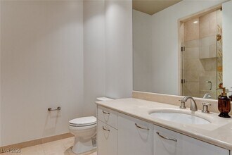 2777 Paradise Rd in Las Vegas, NV - Building Photo - Building Photo