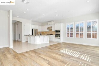 1928 Barbaresco Ln in Brentwood, CA - Building Photo - Building Photo