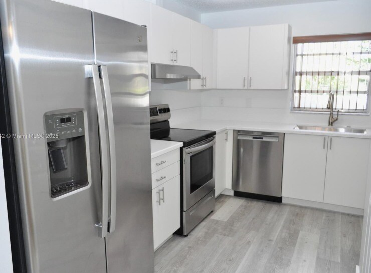 13492 SW 38th Ln in Miami, FL - Building Photo