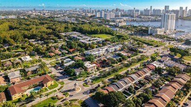 2335 NE 172nd St in North Miami Beach, FL - Building Photo - Building Photo