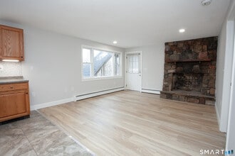 366 Albany Turnpike in Canton, CT - Building Photo - Building Photo