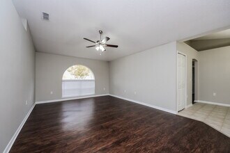 4910 Newton Ct in St. Cloud, FL - Building Photo - Building Photo