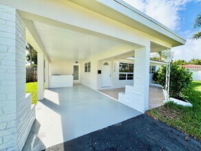 2370 NE 4th Ave in Boca Raton, FL - Building Photo - Building Photo