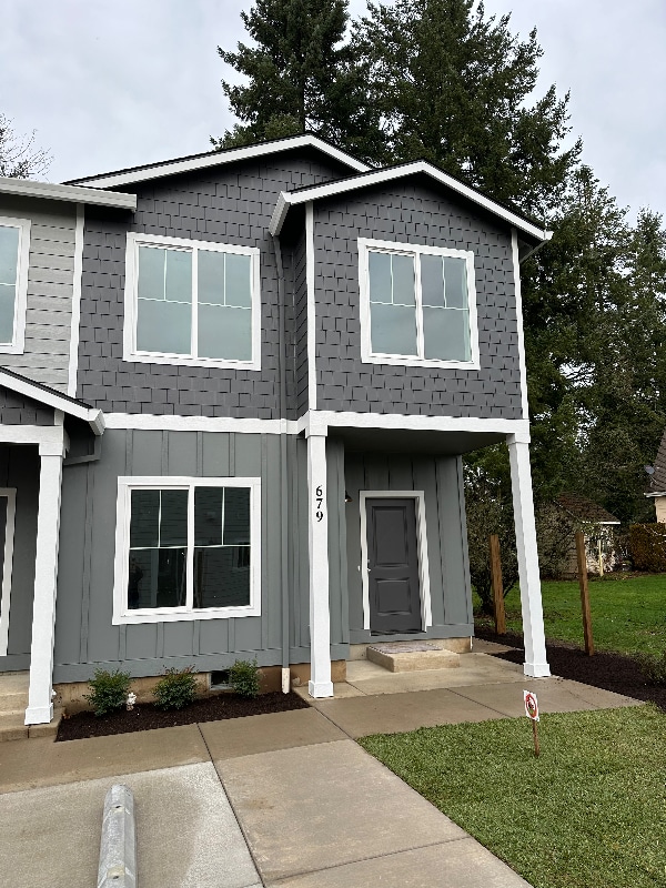 property at 679 NE Autumn Ridge Dr