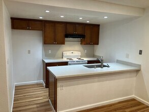 1716 Sylvan Ave in Modesto, CA - Building Photo - Building Photo