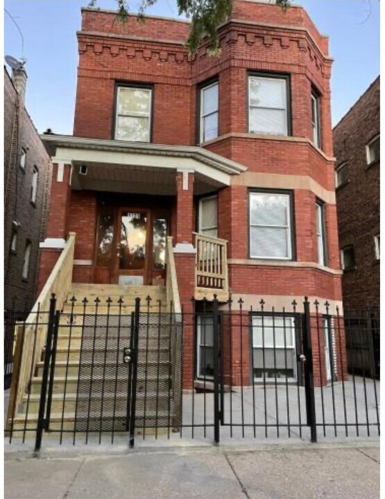 1721 N Harding Ave, Unit 2 in Chicago, IL - Foto de edificio