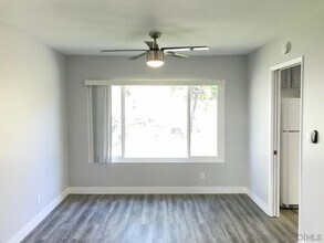 5091 Park Rim Dr in San Diego, CA - Foto de edificio - Building Photo
