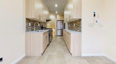 90-09 68th Ave in Queens, NY - Foto de edificio - Building Photo