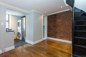 218 Avenue A in New York, NY - Building Photo - Building Photo