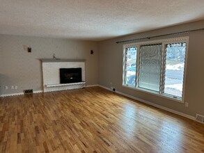 2400 S Sherman Ave in Sioux Falls, SD - Foto de edificio - Building Photo