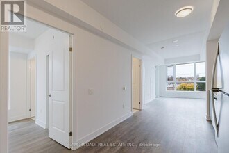 204 Burnhamthorpe Rd E in Mississauga, ON - Building Photo - Building Photo