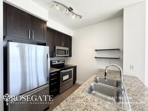 4065 Brickstone Mews in Mississauga, ON - Building Photo - Building Photo