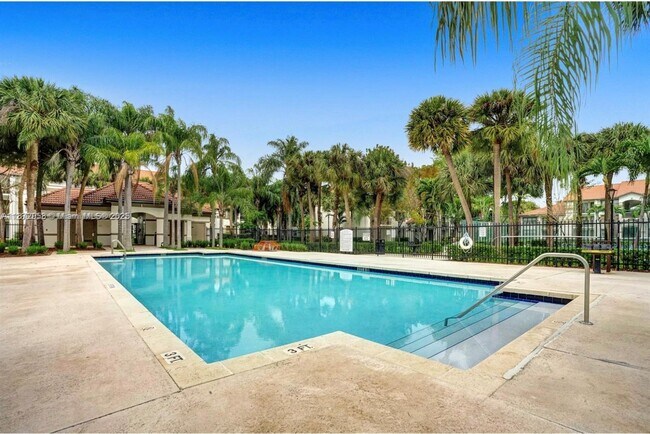 630 S Park Rd in Hollywood, FL - Foto de edificio - Building Photo