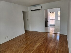 11740 Missouri Ave, Unit 11734 in Los Angeles, CA - Building Photo - Building Photo