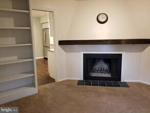 1005 Worthington Dr in Exton, PA - Foto de edificio - Building Photo