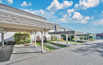 21 Pebblestone Cir in Suffield, CT - Building Photo - Building Photo