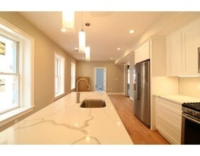 430 Hanover St, Unit 4 in Boston, MA - Building Photo - Building Photo