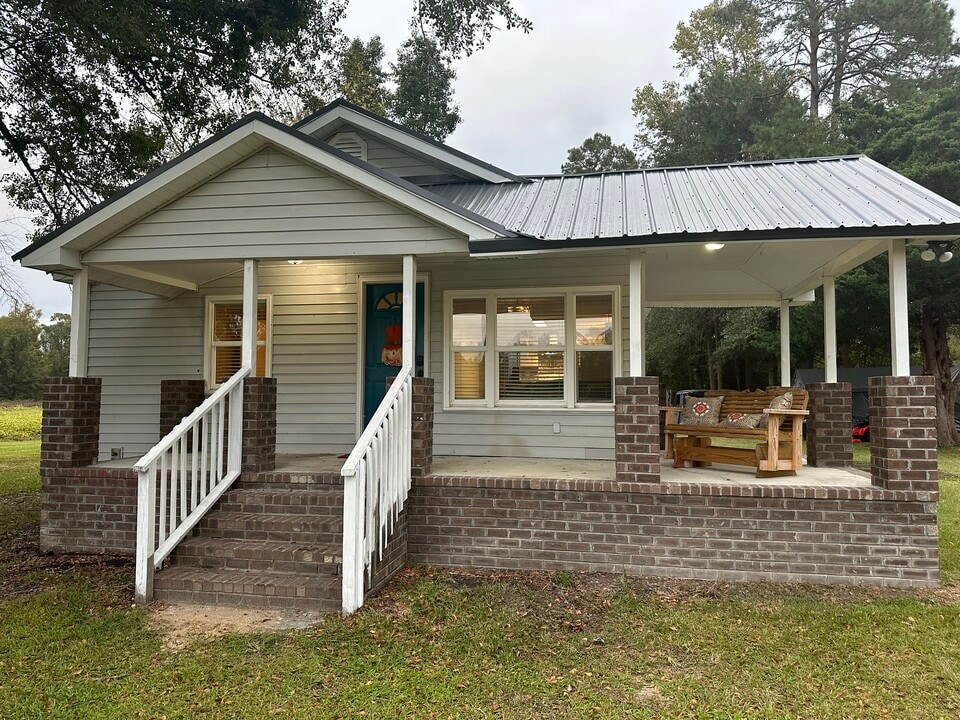 5040 Page Rd in Galivants Ferry, SC - Building Photo
