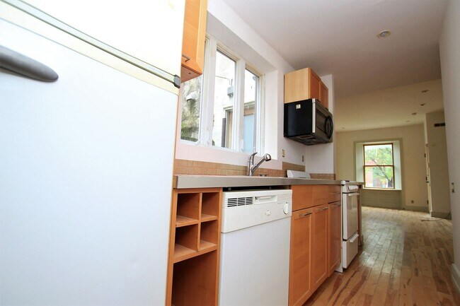 2941 W Girard Ave, Unit 1 in Philadelphia, PA - Building Photo - Building Photo