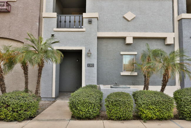 2401 E Rio Salado Pkwy in Tempe, AZ - Building Photo - Building Photo