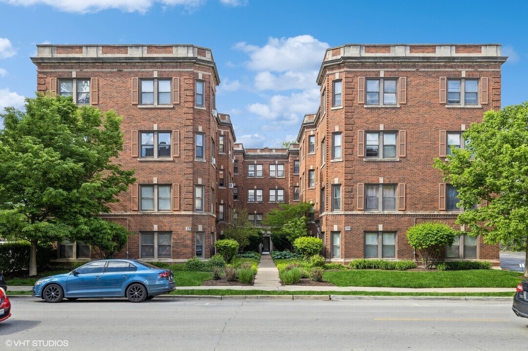 56 Forest Ave in Riverside, IL - Building Photo
