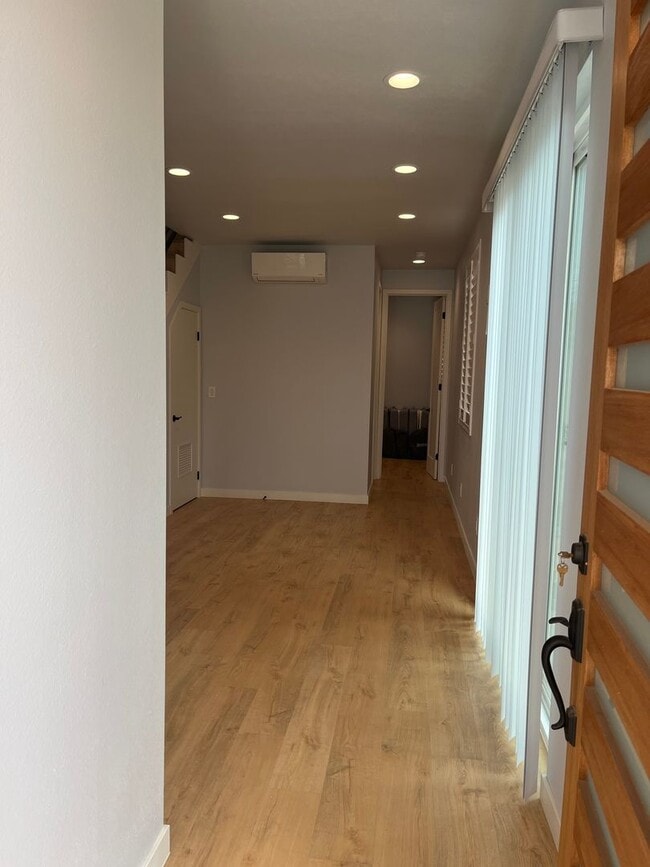 5705 Spa Dr in Huntington Beach, CA - Foto de edificio - Building Photo
