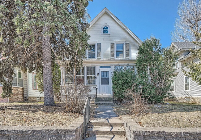 property at 1013 24th Ave SE