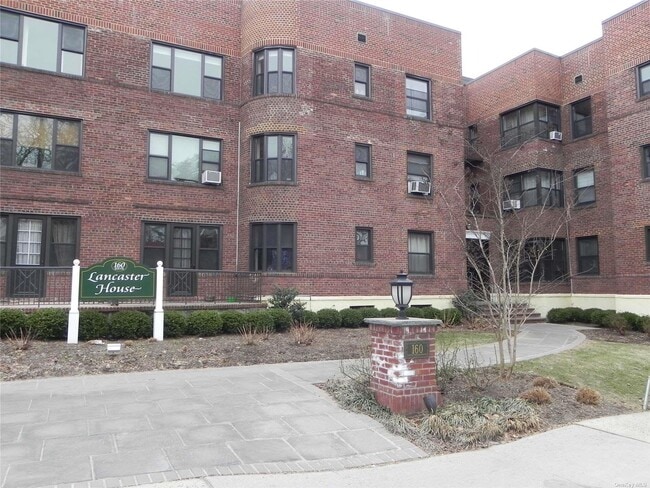 property at 160 S Middle Neck Rd