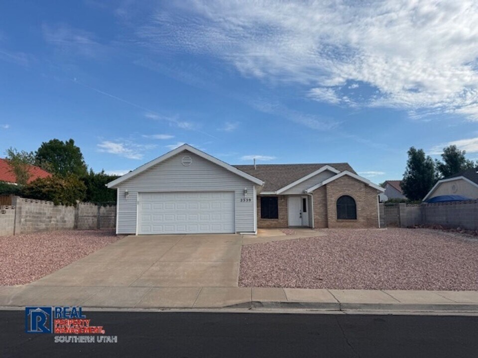 2339 E 130 N in Saint George, UT - Building Photo