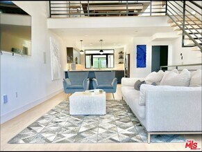 11326 Victory Blvd in Los Angeles, CA - Building Photo - Building Photo